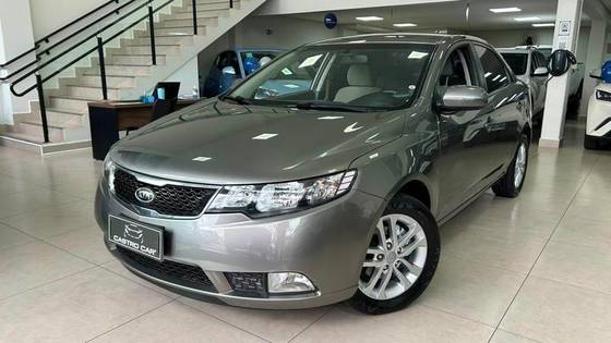KIA CERATO 1.6 EX2 SEDAN 16V GASOLINA 4P MANUAL KIA CERATO 1.6 EX2 SEDAN 16V GASOLINA 4P MANUAL